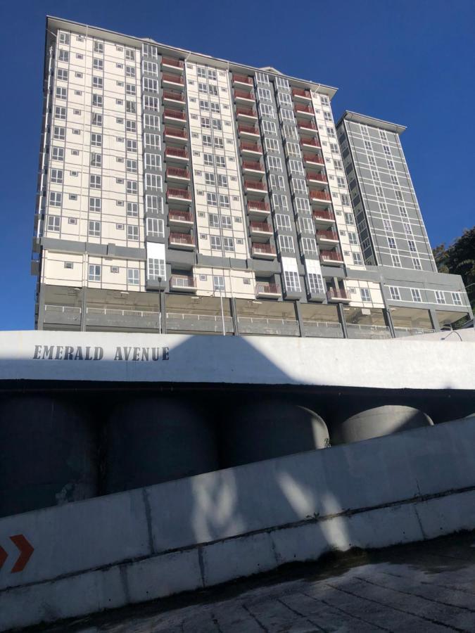 Ramadhina Eagle Eye View Home2Stay Emerald Avenue 브린창 외부 사진